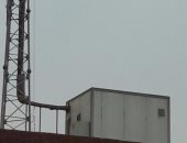 سكان عقار بـ"باسوس" فى القليوبية يشكون من برج شبكة محمول بدون ترخيص
