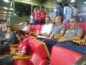 مدرب نصر حسين داى الجزائرى يتابع مباراة الأهلى من المدرجات