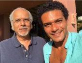 آسر ياسين ينشر صورة بصحبة والده على "إنستجرام"