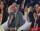 بالفيديو.. فتاة تتلعثم أمام الرئيس.. والسيسى مازحا: "كل ده متوترة؟"