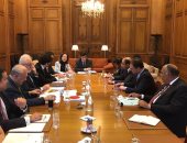 سامح شكرى يبحث مع سكرتير منظمة التعاون الاقتصادى الاستثمار بقناة السويس