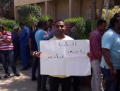 بالفيديو.. عمال النصر للأسمدة بالسويس يطالبون بإضافة علاوة الغلاء على المرتب