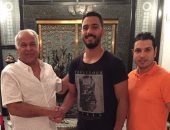 مسعد عوض يوقع لسموحة رسميًا