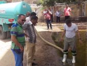 بالصور.. انفجار ماسورة صرف صحى يتسبب فى غرق مدرسة بالسنطة