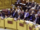 سامح شكرى يبحث مع نظيره البحرينى العلاقات الثنائية والأزمة القطرية