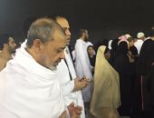 بالصور.. شيخ الأزهر يؤدى مناسك العمرة ويرفض الترتيبات الأمنية الخاصة