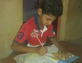 بالفيديو والصور.. طفل بالوادى الجديد مهدد بالشلل وجراحة بـ25 ألف جنيه تنقذه