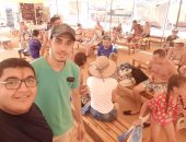 بالصور..طلاب "تحيا مصر" بجامعة الأزهر يوزعون هدايا على السائحين بشرم الشيخ