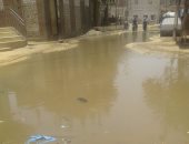 بالصور.. مياه الصرف الصحى تغرق شوارع قرية سفلاق بسوهاج