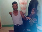 بالفيديو والصور.. مأساة شاب فقد ذراعه بالوادى الجديد ويطالب بتوفير وظيفة