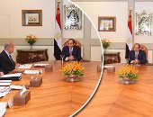 توجيهات مشددة من السيسى فى اجتماعه بمسئولى الدولة.. تنفيذ توصيات مؤتمر الشباب والاستعداد لاستضافة منتدى شباب العالم.. ويشدد على إنشاء هيئة تنمية جنوب الصعيد.. وتكثيف الرقابة على الأسواق وإزالة التعديات