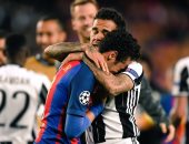 دانى ألفيس يطالب نيمار بالشجاعة والانتقال إلى سان جيرمان