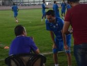 طارق يحيى يجتمع بلاعبى الزمالك قبل المران.. وجلسة خاصة مع إبراهيم وحفنى