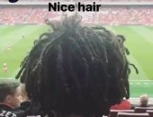 نجم أرسنال يسخر من "شعر" محمد الننى