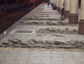 قارئ يرصد تكسير رصيف محطة قطار الأقصر ويطالب بمحاسبة المهملين