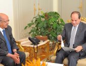 السيسى يتسلم رسالة من "بو تفليقة" تؤكد اعتزاز الجزائر بعلاقاتها مع مصر