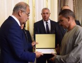 رئيس الوزراء يسلم عقود مشروع البتلو لممثلى 518 مزارعا بدعم 300 مليون جنيه