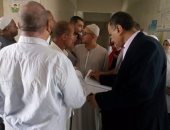 بالصور.. إحالة 63 موظفاً للتحقيق لتغيبهم عن العمل فى كفر الشيخ 