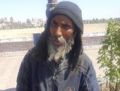 بالصور.. من تاجر بلاستيك فى الإسماعيلية إلى متسول بشوارع السويس.. جرجس عزيز: أولادى سيطروا على ثروتى وتركونى فى الشارع.. أحتمى بالمساجد من حر الصيف وبرد الشتاء.. وأتمنى أن تنتهى حياتى فى هدوء