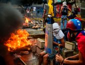 بالصور.. استمرار أعمال العنف الدامية فى فنزويلا 