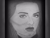 بالصور.. قارئة بكلية التربية تشارك بلوحاتها الفنية