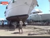 بالفيديو.. شاهد كيف تسحب السفينة الضخمة من ميناء الغردقة