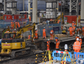 بالصور.. تعطل آلاف الركاب بسبب إصلاحات فى محطة ووترلو للقطارات ببريطانيا