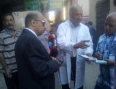 استقبال حالة مصابة بحمى تيفودية بمستشفى ديروط العام بأسيوط