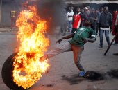 بالصور.. احتدام أعمال العنف فى كينيا بعد مقتل متظاهرين اثنين