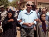 محافظ أسوان يتفقد موقع كسر خط مياه بمنطقة الشلال