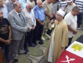 إمام مسجد أثناء صلاة الجنازة على شهيد بورسعيد: نحن نحارب كلاب النار