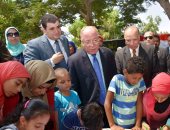 حلمى النمنم: ورش وكتب وألعاب فى المكتبة المتنقلة بحديقة الأزهر