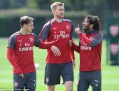بالصور.. محمد الننى يشارك فى مران أرسنال الأخير قبل لقاء ليستر