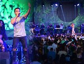 بالصور ..لويس فونسى ونيكول سابا يشعلان حفل الساحل الشمالى بحضور المشاهير  