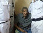 بالصور.. مديرية أمن القاهرة تلبى استغاثة عجوز لاستلام معاشه من مكتب البريد