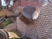 محافظ سوهاج : إزالة 21 حالة تعد على الأراضى الزراعية بمركز طما