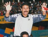 الأهلي يحيى الذكرى الـ25 لاعتزال ثابت البطل على "تويتر"