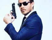 شاهد.. أحمد زاهر "جيمس بوند " فى أحدث جلسة تصوير