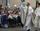 بالصور.. المسيحيون الكاثوليك يحتفلون بعيد انتقال مريم العذراء فى فرنسا