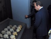 السيسي يستهل زيارته لرواندا بوضع إكليل الزهور على النصب التذكارى لضحايا "الإبادة الجماعية"