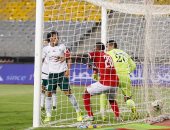 بالفيديو والصور.. مؤمن زكريا يرفض هدية السعيد ويهدر فرصة تقدم الأهلى على المصرى