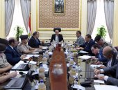 رئيس الوزراء يؤكد على أهمية النهوض بقطاع صناعة الدواء والتوسع فيه وتطويره