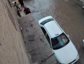 قارئ يرصد كسر ماسورة مياه بـ"عين شمس".. و"مياه القاهرة" تدفع بسيارات شفط