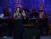 ريهام عبد الحكيم تطرب جمهور محكى القلعة بأغنيتى فيها حاجة حلوة وألف ليلة 