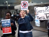 مواطنون أمريكيون  يتظاهرون فى الأرجنتين ضد سياسة ترامب