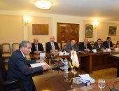 وزير التموين لوفد السفارة الأمريكية: نصرف خبزا مدعما لـ90% من المواطنين