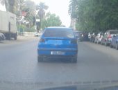 قارئ يبلغ عن سيارة ملاكى بدون لوحات معدنية وبزجاج "فاميه" فى مصر الجديدة