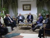 محافظ جنوب سيناء يجتمع بشركة سويدية متخصصة فى مجال إنشاء السقالات