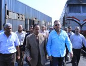 "النقل" تنفذ مشروع لكهربة إشارات خط سكة حديد أبو قير بالإسكندرية وتحويله مترو سطحى.. شركة دونج فانج الصينية تنهى دراسات المشروع نهاية العام الجارى.. والتكلفة تصل لـ 1.5مليار دولار والتمويل فى صورة قرض ميسر