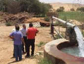 بالصور.. رئيس المياه الجوفية يتفقد تشغيل آبار الوادى الجديد بالطاقة الشمسية